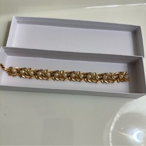 Vintage Avon Pearl Bracelet 7”